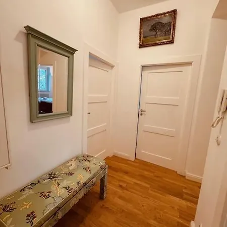 Bright Quiet Apartment *