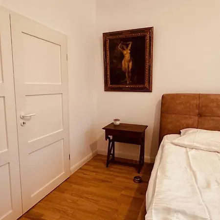 Bright Quiet Apartment *